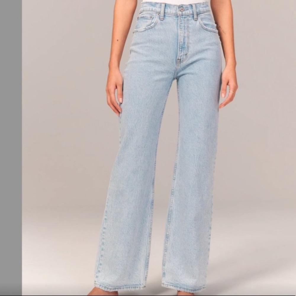 Abercrombie (A&F) the 90s relaxed jean ultra high rise